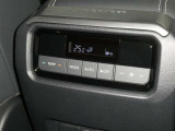 【オートエアコン】車内温度を感知して自動で温度調整をしてくれるのでいつでも快適な車内空間を創り上げます!どの席に座っても快適なドライブが楽しめます♪