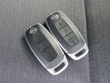 『インテリジェントキ-』機械的な鍵を使用せずに車両のドアの施錠/解錠、エンジン始動が可能なシステムです!(スペアキ-付き)