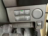 運転席右下のあたりにセーフティーサポートの切替スイッチがございます。