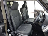 高いホールド性で運転姿勢が安定します。長距離ドライブでも疲れにくいのが魅力です。快適なドライビングライフをお送りください♪