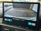 後退時にハンドルを切るとモニター内のガイドラインも動きますので、タイヤ角がどのようになっているか分かりますので安心感が増します!!