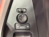 オート格納機能付きミラー  キーフリーシステムのドア施錠に連動して自動的に格納!乗降時のミラー操作の手間が省けて便利です♪閉じ忘れを防げるほか、降車の直前まで後方の確認ができます!!
