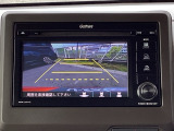 バックモニター付きで、車庫入れやバック時の後方確認をしっかりサポート。モニターに映し出される映像で死角も確認しやすく、狭い場所での駐車や後退時の操作をより安心して行えます。