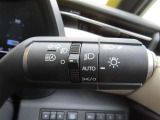 AUTOの位置にセットしておくと、暗くなったら自動でライトの点灯をサポートしてくれます!高速道路でのトンネル通過時など便利です!
