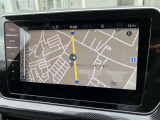 スマートフォンとの連携にも対応!お手持ちのスマートフォンを接続して、対応アプリなどを車内のディスプレイで楽しめます。普段使いにも嬉しい便利な装備です。