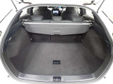 バックドアを開けるとこんな感じ♪ トノカバー付きでプライバシー保護や盗難防止になります。