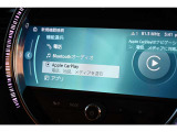 もはやMINI標準搭載とも言える、デザインアイコンの一つでもあるカーナビは各種設定から情報、マルチメディアまで、可愛らしい見てくれで多機能な装備の一つです。