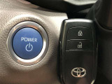 エンジンスタートスイッチです。キーが車内にあれば、エンジンの始動や停止はスイッチを押すだけ!キーを取り出す手間を省き、ワンプッシュで操作できるので簡単でスムーズです。