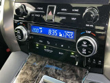 左右独立温度コントロールフルオートエアコンです。運転席、助手席それぞれで独立して温度設定ができます。冷え性の方が乗っても安心ですね♪