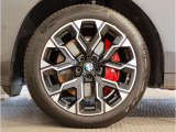 【BMWアロイホイル】軽量かつ強度に拘ったアロイホイル。走行性能ポテンシャルを引き出す設計。車の足元を引き締めてくれる大きなポイントはアロイホイルです。