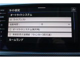 オートライト/レインセンサー搭載。