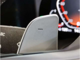 BMWのステアリングはドライバーと車体が一体感に感じれるような操作性を実現しております。また、握りやすさや操作性を向上するためにスイッチ類も配置されております。