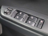 運転席からも操作可能な全席パワーウィンドウが装備されています。