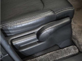 ◆シートハイトアジャスター◆運転席を上下に高さ調節ができます!運転ポジションを体格に合わせてシート調整できます。