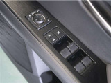 電動格納&ミラー角度調整機能付きです。