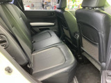 後部座席にも行き届いた空間設計。ゆったりとくつろげる快適な空間を提供します。