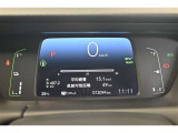 先進的なディスプレイ表示のスピードメーター。