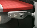 アダプティブクルーズコントロール装備 設定した速度で前方車両に追いつくと、安全な車間距離を自動で調整して前方車両を追従します。長距離ドライブでの疲労を軽減する大変重宝する機能です。