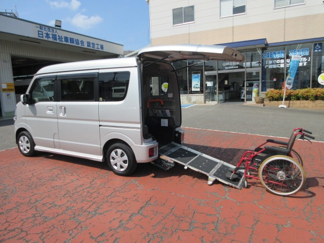 エブリイワゴン ウィズ 車いす移動車 左右分割式リアシート付 