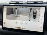 3Dサラウンドカメラ(360&deg;カメラ)で全方位の死角となる部分や発進時・駐車時・細い路地からの運転などカメラを通してモニターで確認することが可能です。