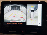 パノラミックビューモニター付きです。車両を上から見たような映像をディスプレイオーディオ画面に表示。運転席からの目視だけでは見にくい、車両周辺の状況をリアルタイムでしっかり確認できます。