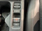 電子制御パーキングブレーキは信号待ちでも便利。いつもより運転がラクになるはずです。