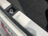 エンドパネル上部(荷室)にキズあります。