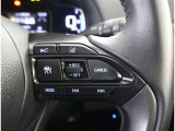 運転中、オーディオの操作をしてて、ハッとしたことはありませんか?ステアリングスイッチは、運転中でもハンドルでオーディオの操作が可能です。
