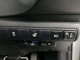 ヘッドライト光軸上下調整機能付き車両です。ハンドルヒーター付き車両です。各種スイッチ部