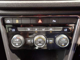 2ゾーンフルオートエアコンを装備。運転席と助手席、それぞれ独立して温度の設定ができます。