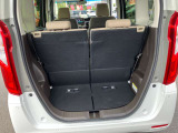 後部座席を倒すことにより、多くの荷物を載せることができます。シートアレンジも色々できて便利♪