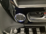 電動格納式リモコンドアミラーと、パワーウィンドウスイッチ等は運転席ドアにあります。