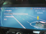 『車線逸脱警告』車線付き道路を走行中に車両が車線からはみ出しそうになった場合、メーターパネルに緑色の警告が表示されます。そしてステアリングが振動しドライバーに警告を知らせてくれます!!!