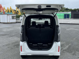 大きな開口部の荷室スペースはとても広々としています。