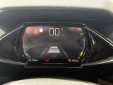 ・運転席モニター:コンパクトな運転席モニターは、カスタマイズが可能で、ナビ画面やオーディオの画面などに切替が可能です。