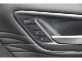 車の運転席の位置を保存できるシステムです。運転手が変わってもセッティングしたポジションを再現できる為発進時の手間が省けます。