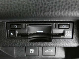 高速道路を賢く使うETC2.0装備です。高速道路とクルマが情報を連携して渋滞の迂回ルートや災害時の適切な誘導をしてくれたりします。