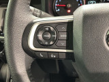 ステアリングにオーディオ操作スイッチが付いています。オーディオ画面に直接タッチしなくても操作が出来ますので、運転に集中できます。
