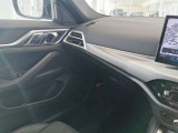 BMWプレミアムセレクション前橋では、高年式低走行モデルからMモデル、年式が経ちなかなかディーラーでは見かけないモデルまで幅広いラインナップで認定中古車を取り扱っております。品質に自信があります。