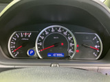 視認性の高いメーターで、車の状態をひと目で確認できます。安全運転をサポートする重要な情報源です。