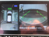 ナビ画面にアラウンドビュ-モニタ-の映像を映し出しています。  狭い場所での車庫入れをサポ-トしてくれる便利アイテムです。