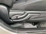 運転席上下アジャスター付き車両です。
