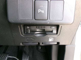 ETC車載器を装備しています。高速道路の料金所もストレスなく通行できます。すっきりとしたビルトインタイプですよ。