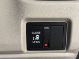 運転席からも操作ができる片側パワースライドドアです。ご家族の乗り降りがより便利になる、みんなが嬉しい装備です。