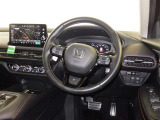 運転席まわりです。 各操作スイッチは使いやすい位置に配置されてます。