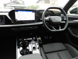 安全で快適な運転をサポートするアウディバーチャルコックピット。多機能でありながら優れた操作性で、シンプルで美しいインテリアデザインに溶け込んでいます。
