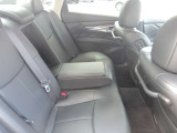 後部席専用アームレスト