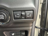 運転席からも両側のスライドドアを操作することができます。