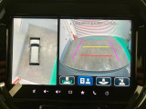【全方位モニター】 4つのカメラで映像を映し出します。発進時、後退時も周囲の安全を確認し、サポートします^^