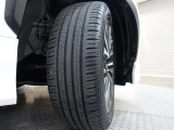 タイヤサイズは215/50R18となっております♪